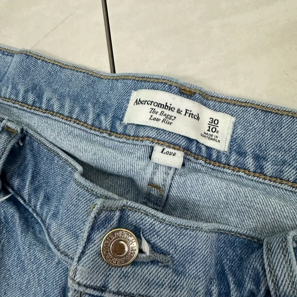 Abercrombie & Fitch The Baggy Low Rise Jeans Cuffed Hem Medium Wash - Picture 7 of 7